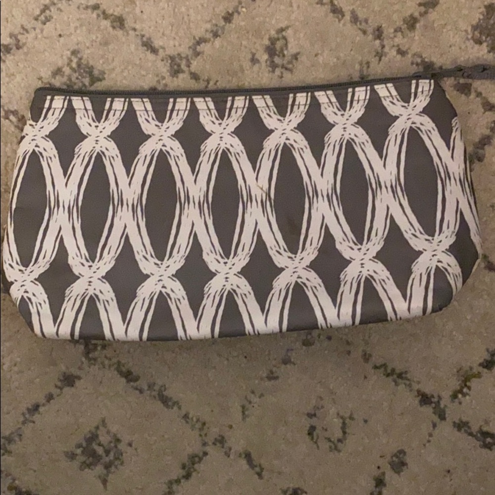 Thirty one zipper pouch